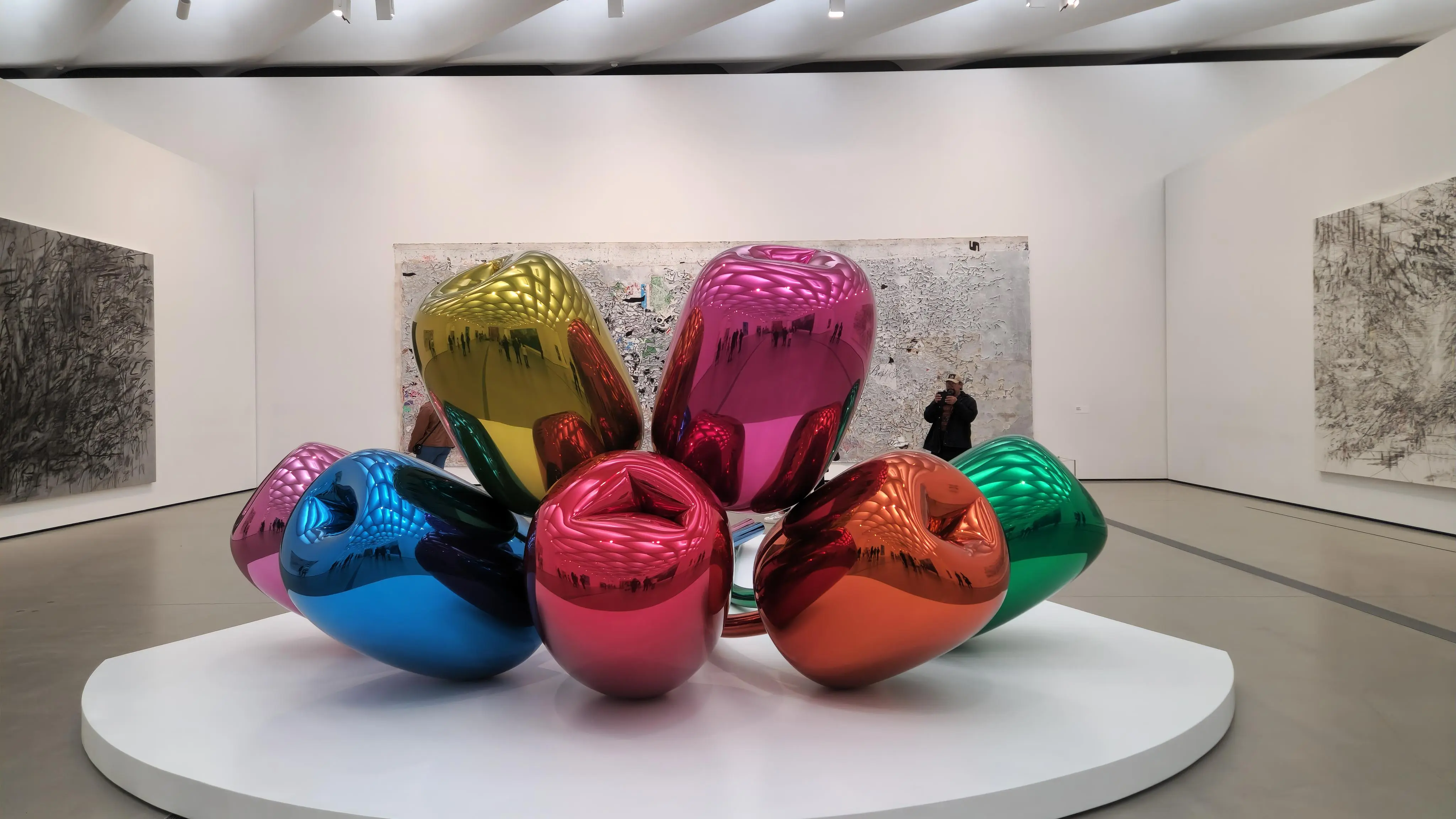 Backside of the ballons in the Broad